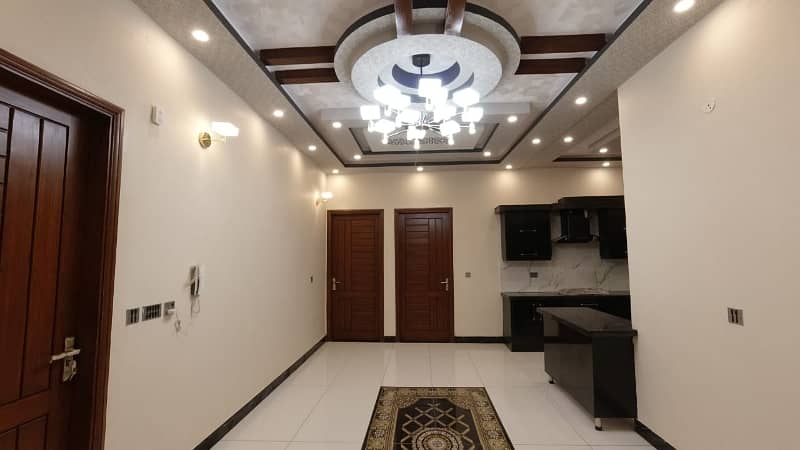 Stunning Ground Floor Lower Portion For Sale! In Gulshan E Iqbal Block 5 0