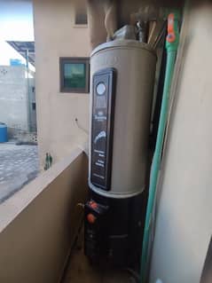 Sabro 35 litre geyser One season used