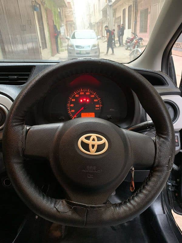 Toyota Vitz 2011 18