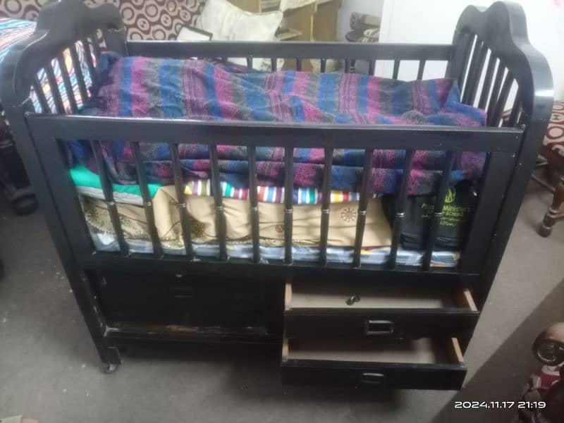 Moveable Baby Cot 3