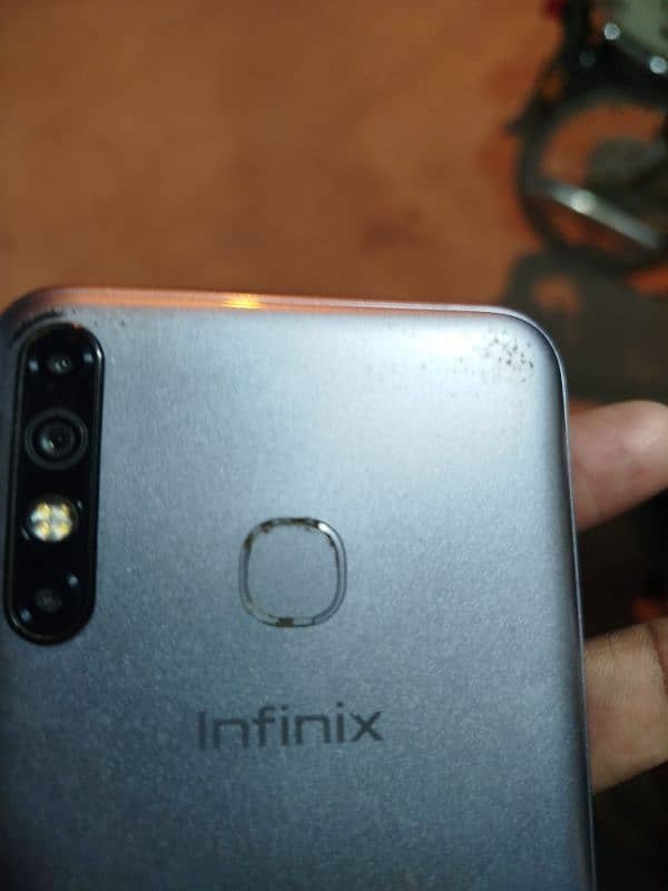 Infinix Hot 8 . . . . . 4/64 1