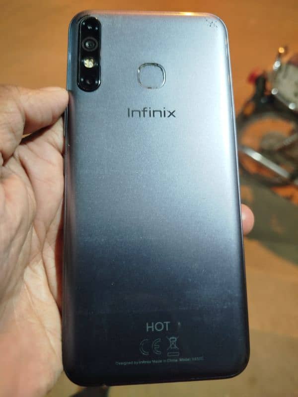 Infinix Hot 8 . . . . . 4/64 4