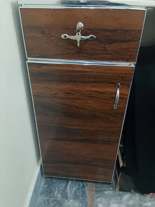 cabinet quality 100% perfect. discount price 14000 1