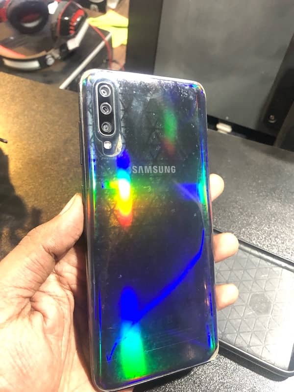 Samsung Galaxy A70 6/128 3