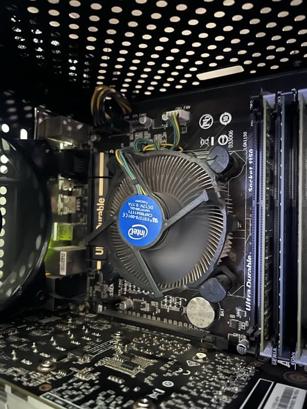 intel Core i5 4th Gen 4690 (Only Chipset and Stock Cooler) 0