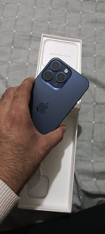 Iphone 15 pro Max jv blue box open 1