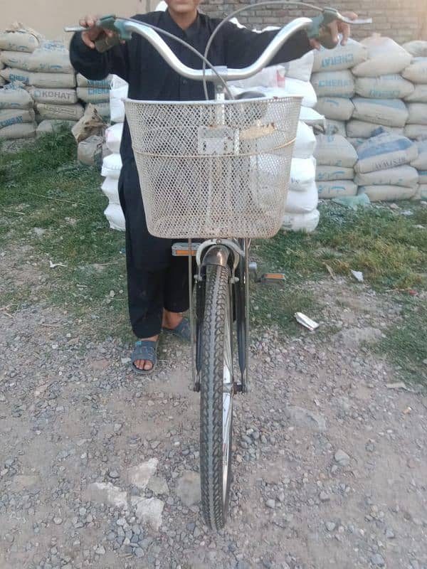 ladies cycle he jis ne liny ho wo rabta kry original condition he 1