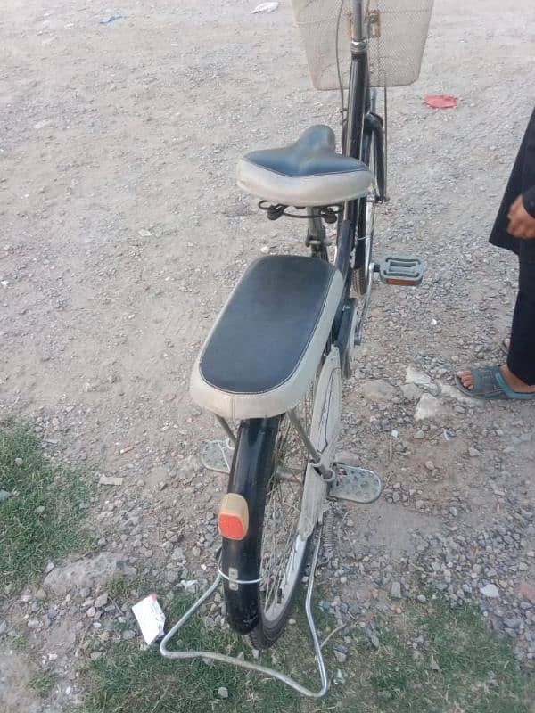 ladies cycle he jis ne liny ho wo rabta kry original condition he 2