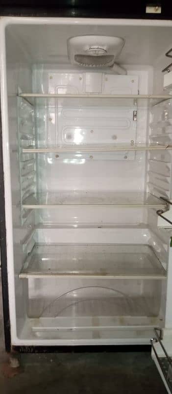 big size frige use 10 manth only new condition 4