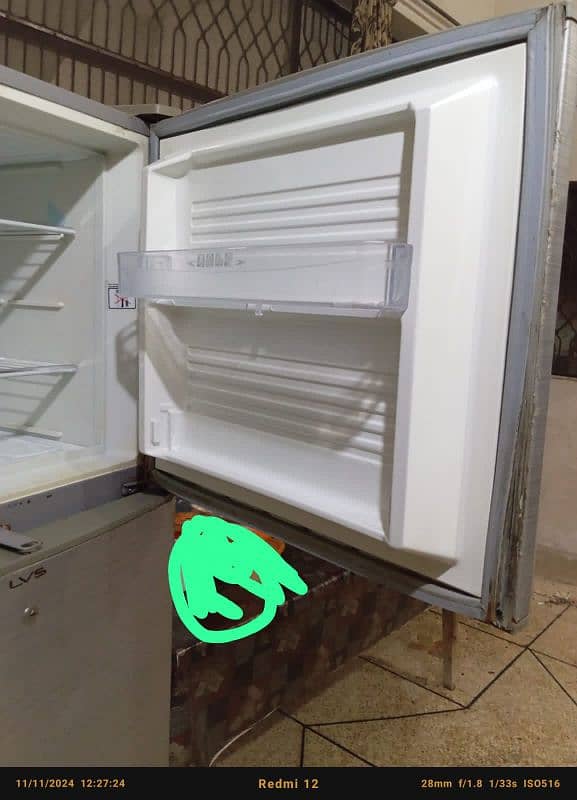 Dawlance Refrigerator in a Good Condition 3