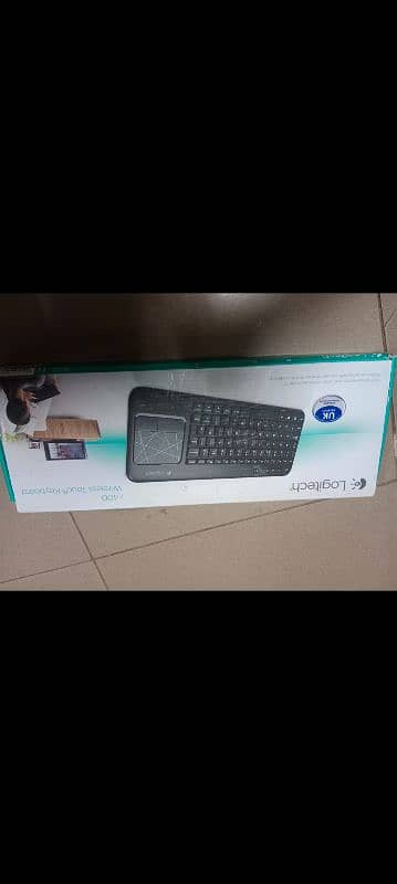 Logitech k400 touch pad wireless keyboard Original new open box 1