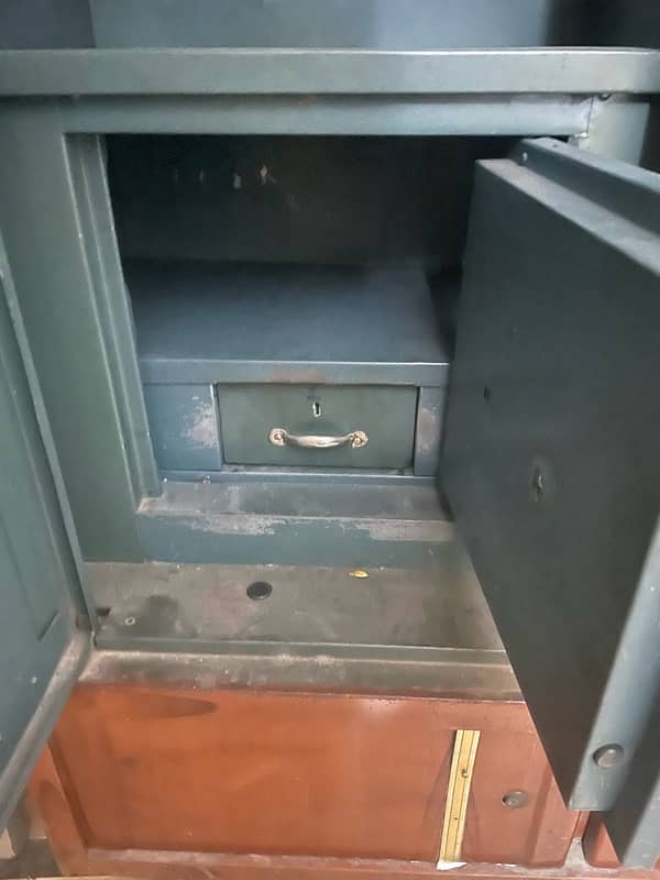 safe locker 4