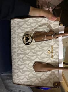 ORIGINAL MICHAEL KORS VANILLA MONOGRAM MERCER