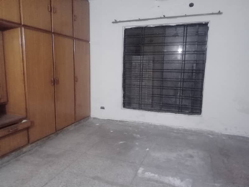 1 kanal 3 bedroom outstanding upper portion in model town D Block for rent 4