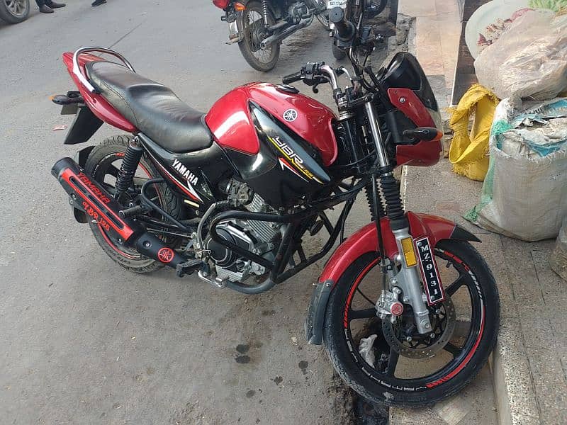 Yamaha ybr red color 0