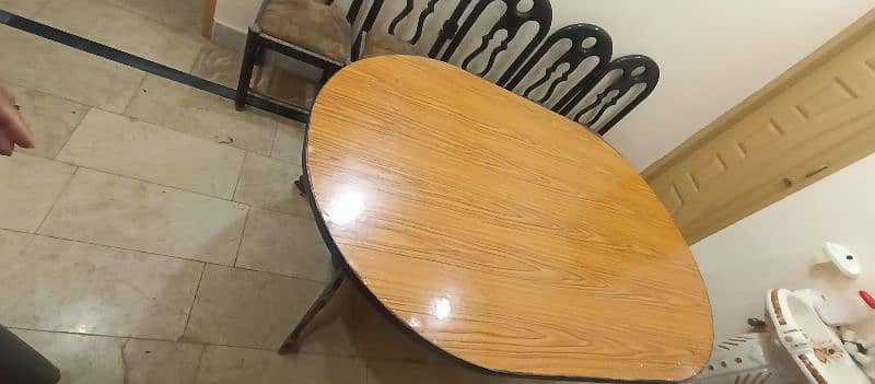 Dining table & 6 chairs 1