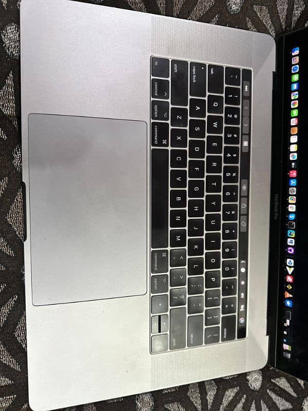 Apple MacBook pro 2017 i7 2