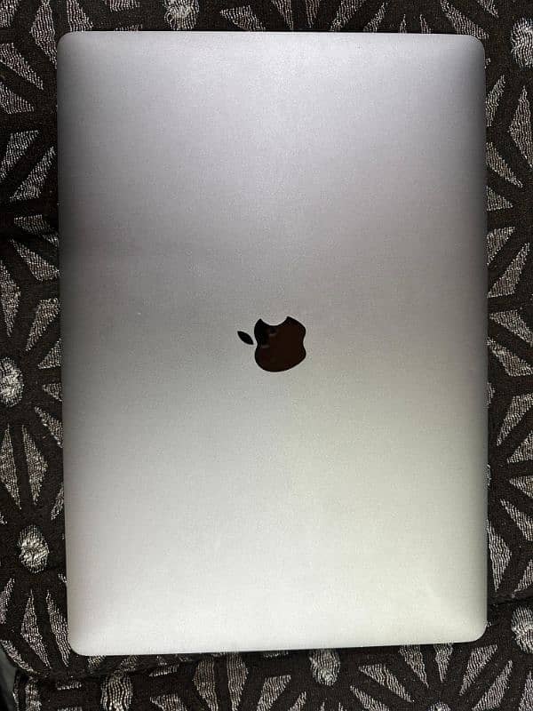 Apple MacBook pro 2017 i7 3