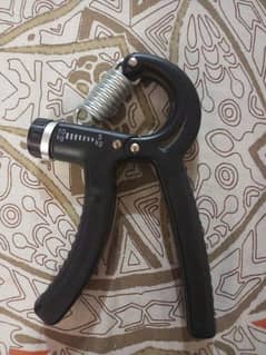 Adjustable hand gripper