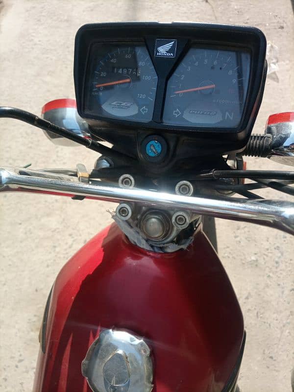 Honda 125 self start red color 4