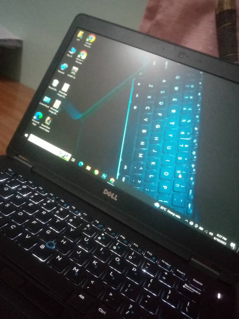 DELL  Ultrabook laptop 4