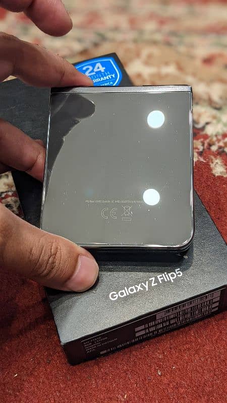 Galaxy Z Flip5 2