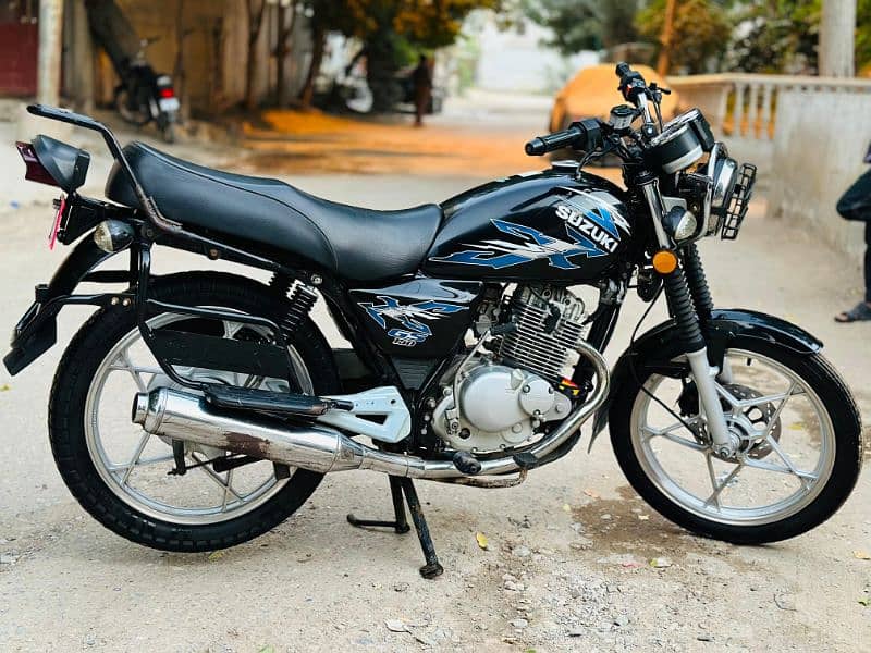 SUZUKI GS 150 SE BLACK 2022 NOVEMBER 6