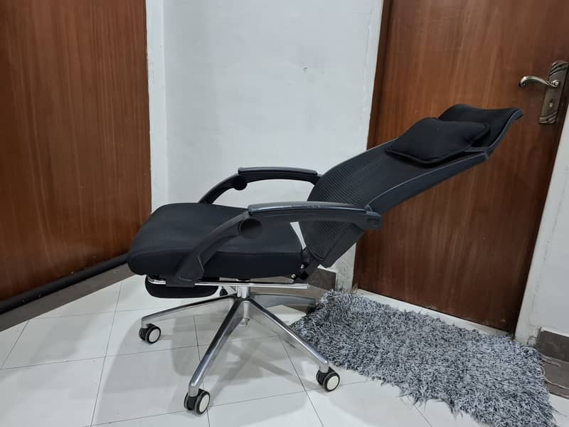 Reclining Rotatable Desk Chair with Footrest & Height Adjustment 3