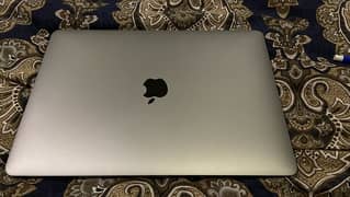 MacBook Pro 13” 2018, TouchBar, Ci5, 8 GB, 256 GB.