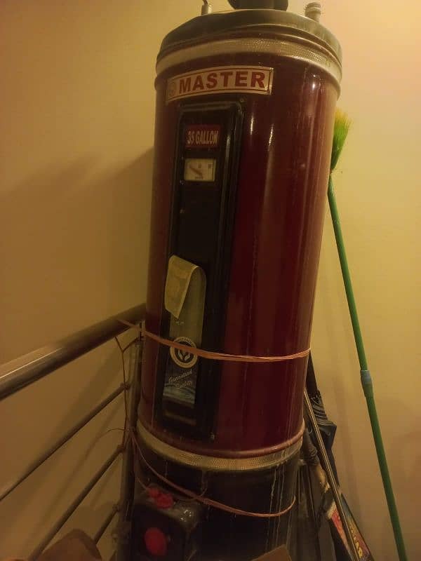 master dual electric and gas geyser 35 gallons 0