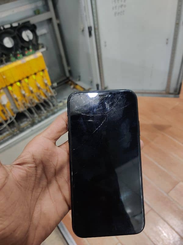 I phone xr (64gb) panal tota howa ha 3