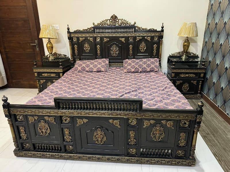 Chinioti bed with side tables 11