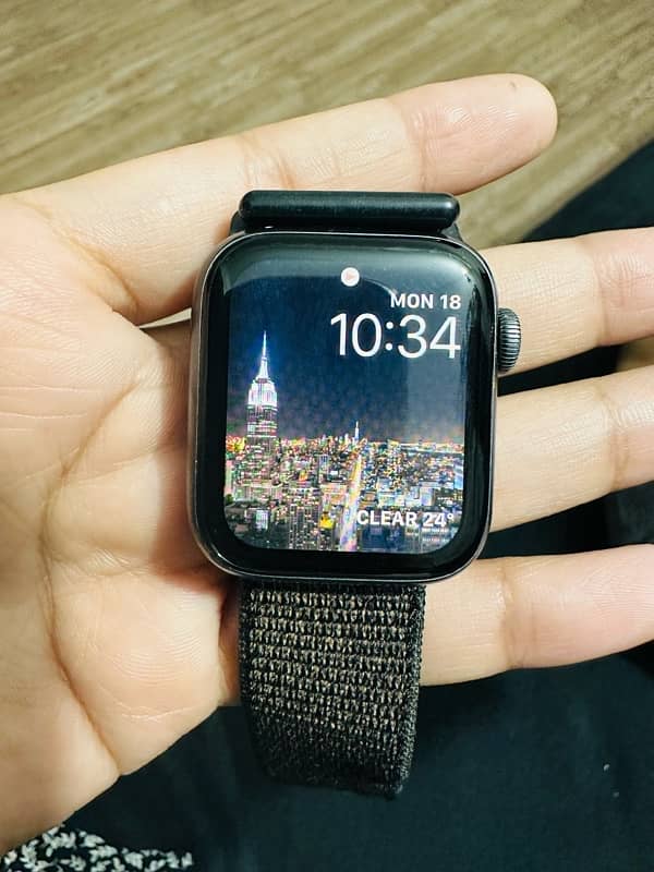 apple iwatch series 4 40mm excellent condition 1