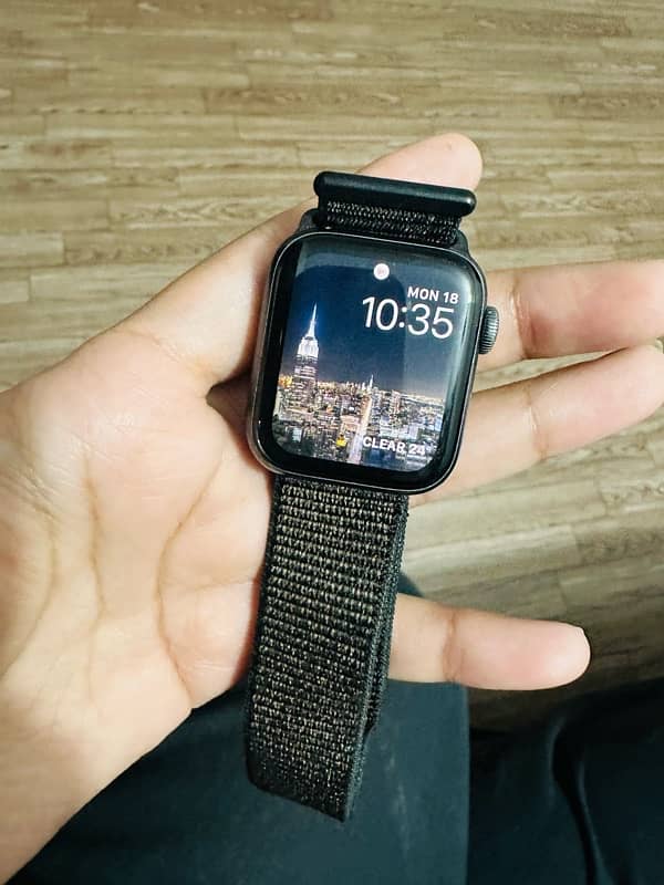 apple iwatch series 4 40mm excellent condition 4