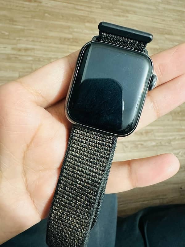 apple iwatch series 4 40mm excellent condition 5