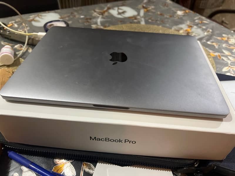 MacBook Pro 2019 i5 1