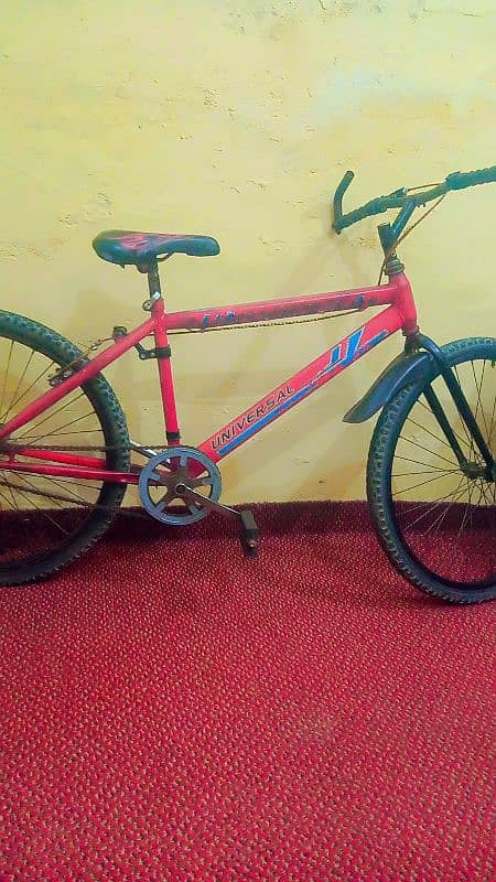 Good Condition number 0309906398 beautiful bicycle 10/10 red and black 3