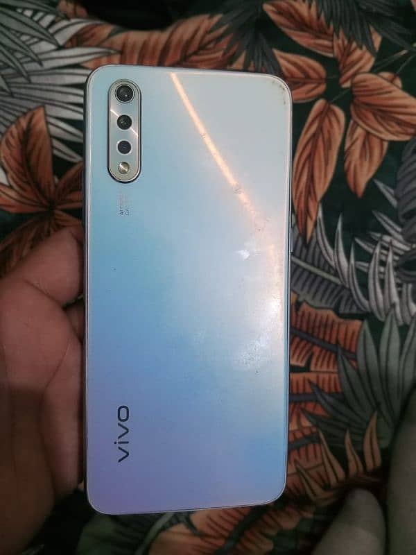 I am selling oppo s1 mobile with box. 03289203346 1