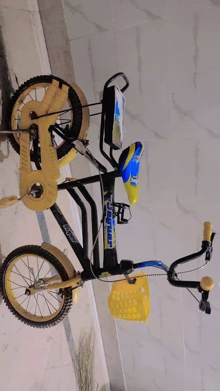 kids bicycle 3 month use hoi hy fresh condition 2