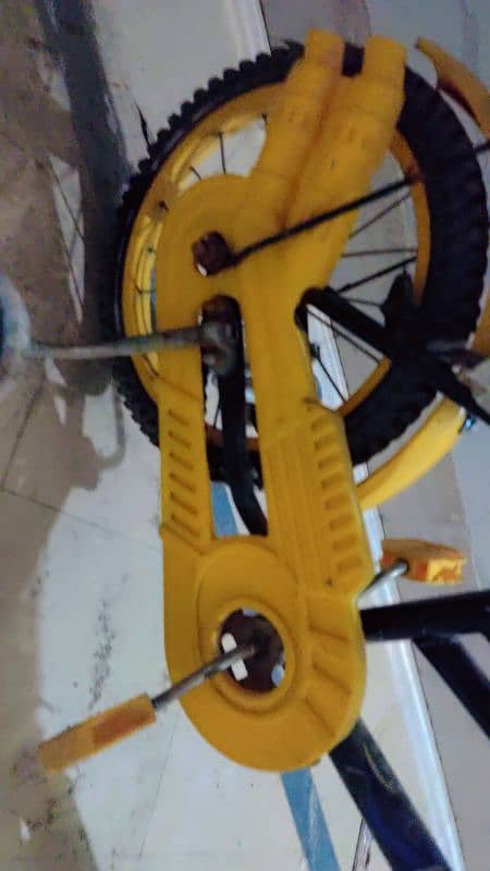 kids bicycle 3 month use hoi hy fresh condition 4