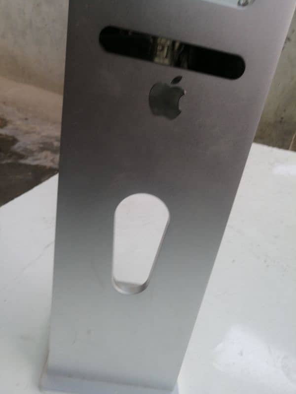 Apple lcd stand 0