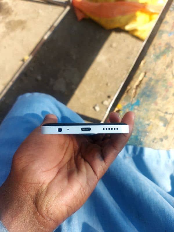 I am selling Tecno spark 10 pro all ok 2