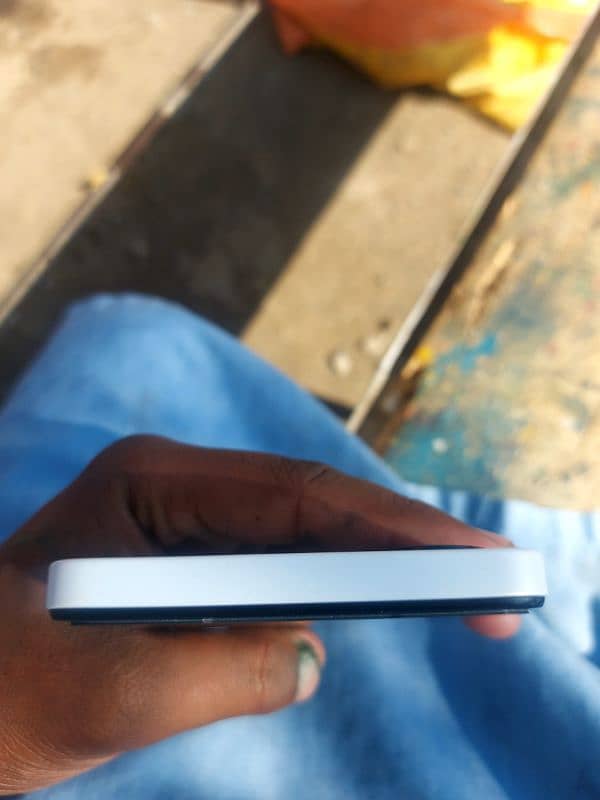 I am selling Tecno spark 10 pro all ok 3