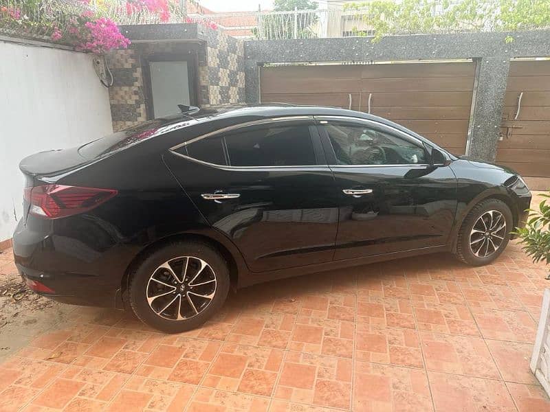 Hyundai Elantra 2.0 GLS topline 1