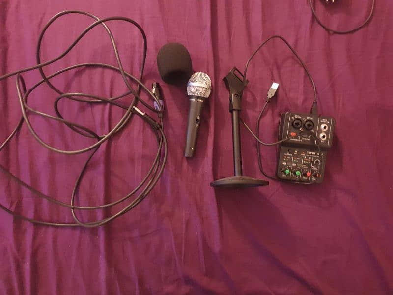 microphone with full setup for youtube and podcasts 6