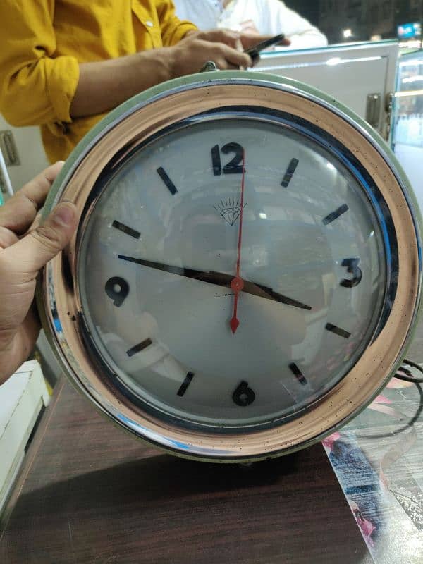 1960s Siglap's Classic Black Diamond Clock. . 0