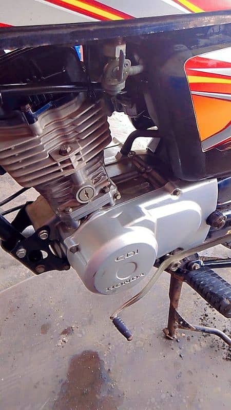 Lush condition Honda CG 125 urgent sale no work need ready to go . 0