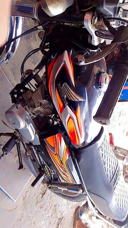 Lush condition Honda CG 125 urgent sale no work need ready to go . 3