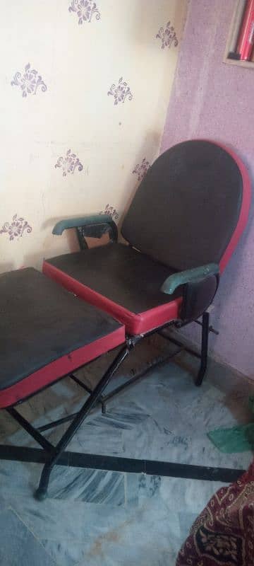 parlour bed and chair in best condition just used in 6 months 2