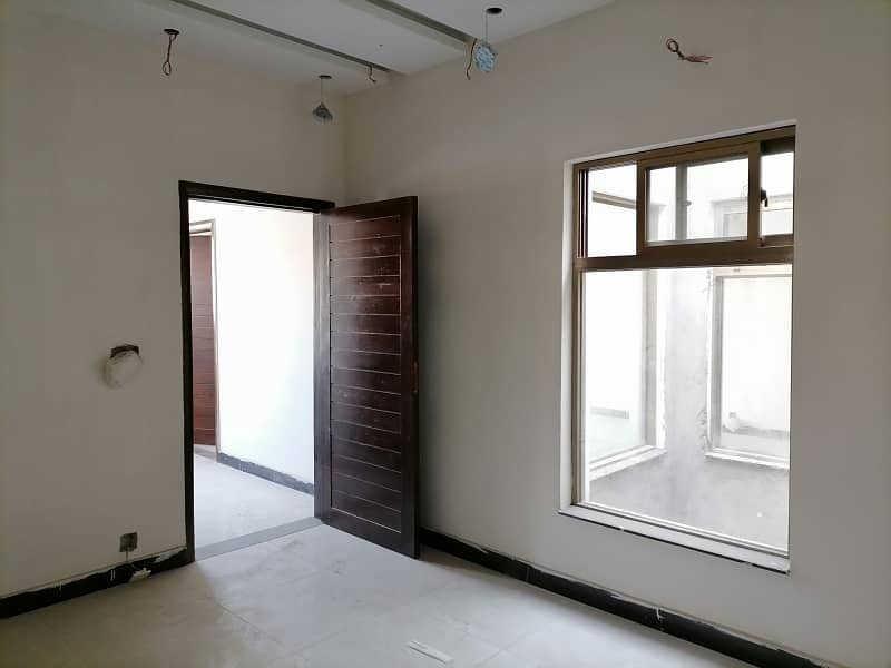 400 Square Feet Office Situated In Moon Market For rent 1